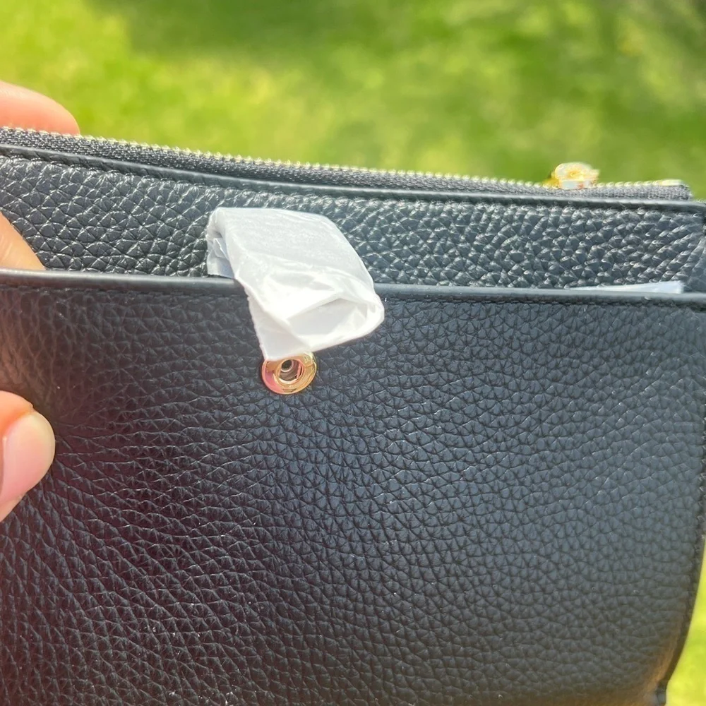 TORY BURCH•Chelsea Black Gold hardware logo wristlet